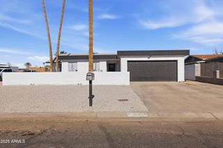 10428 W Calle de Plata Street, Phoenix, AZ 85037