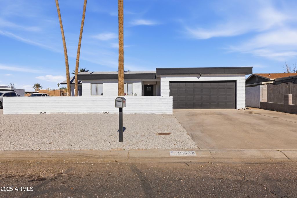 10428 W Calle de Plata Street, Phoenix, AZ 85037