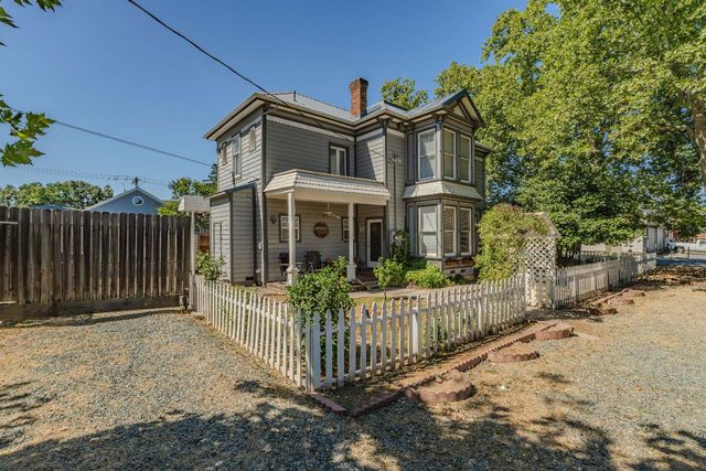 104 S Church St, Ione, CA 95640