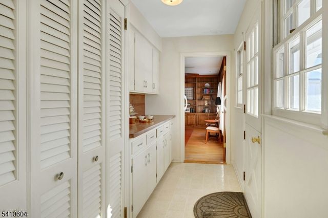 29 Village Rd, Harding Twp., NJ 07976