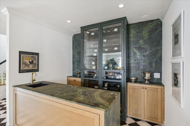 2056 Swift Boulevard, Houston, TX 77030