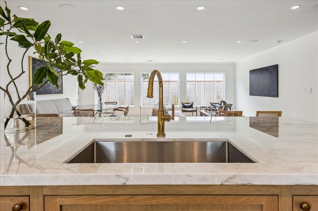 2056 Swift Boulevard, Houston, TX 77030
