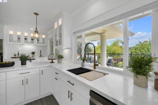 27734 Fallen Leaf Ct, Hayward, CA 94542