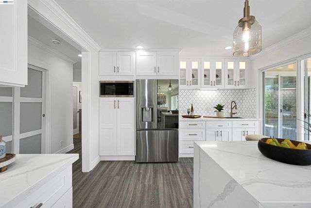 27734 Fallen Leaf Ct, Hayward, CA 94542