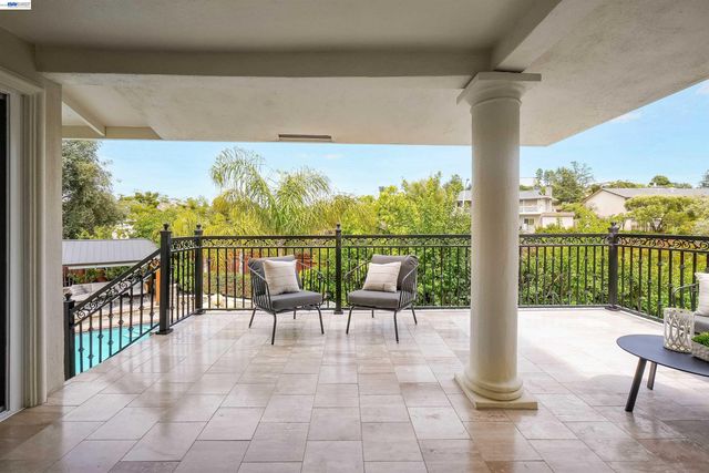 27734 Fallen Leaf Ct, Hayward, CA 94542