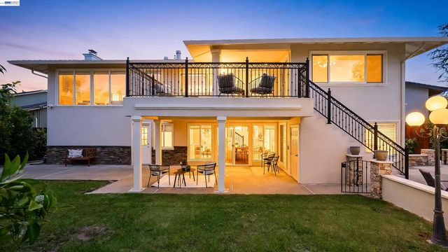 27734 Fallen Leaf Ct, Hayward, CA 94542