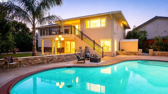 27734 Fallen Leaf Ct, Hayward, CA 94542