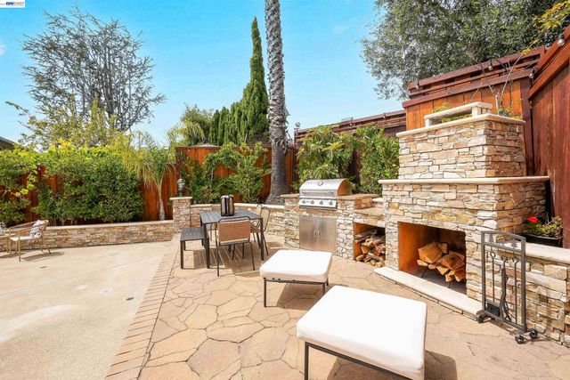 27734 Fallen Leaf Ct, Hayward, CA 94542
