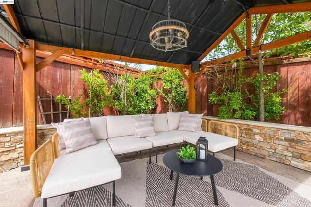 27734 Fallen Leaf Ct, Hayward, CA 94542