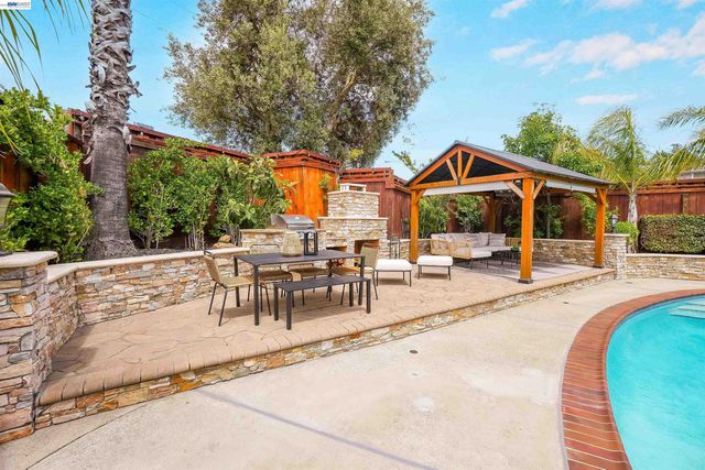 27734 Fallen Leaf Ct, Hayward, CA 94542