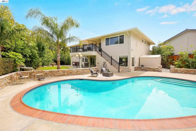 27734 Fallen Leaf Ct, Hayward, CA 94542