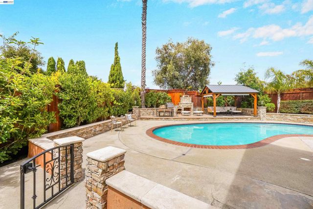 27734 Fallen Leaf Ct, Hayward, CA 94542