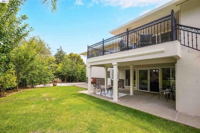 27734 Fallen Leaf Ct, Hayward, CA 94542