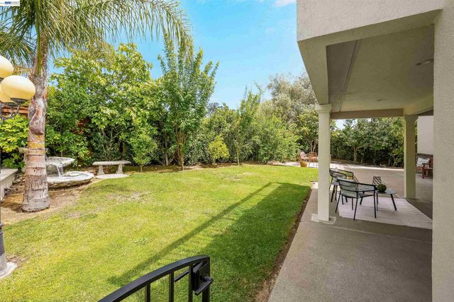 27734 Fallen Leaf Ct, Hayward, CA 94542