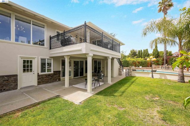 27734 Fallen Leaf Ct, Hayward, CA 94542