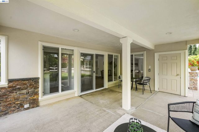 27734 Fallen Leaf Ct, Hayward, CA 94542