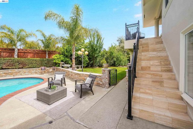 27734 Fallen Leaf Ct, Hayward, CA 94542