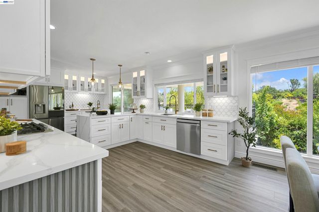 27734 Fallen Leaf Ct, Hayward, CA 94542