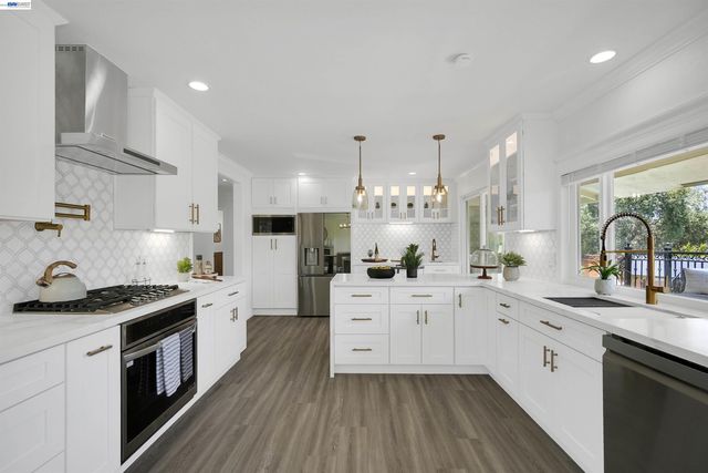 27734 Fallen Leaf Ct, Hayward, CA 94542