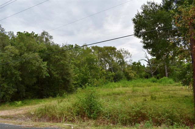 102 S Willow Street, Texas City, TX 77591