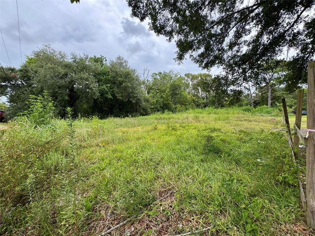 102 S Willow Street, Texas City, TX 77591