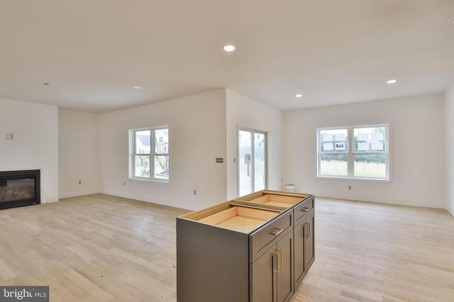 448 LONG LN, Walnutport, PA 18088