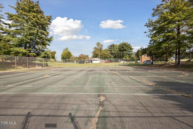 326 Hickory Bluff 326, Johnson City, TN 37601