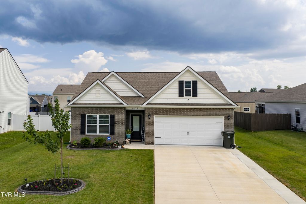 5659 Wildlife Circle, Piney Flats, TN 37686
