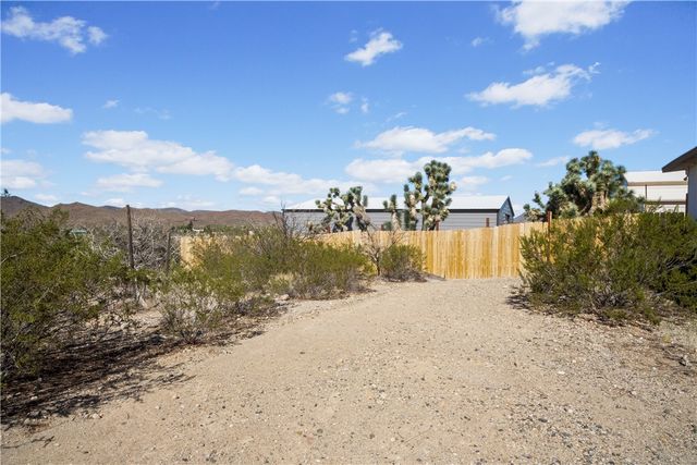 16693 N Lakeside Drive, Dolan Springs, AZ 86441