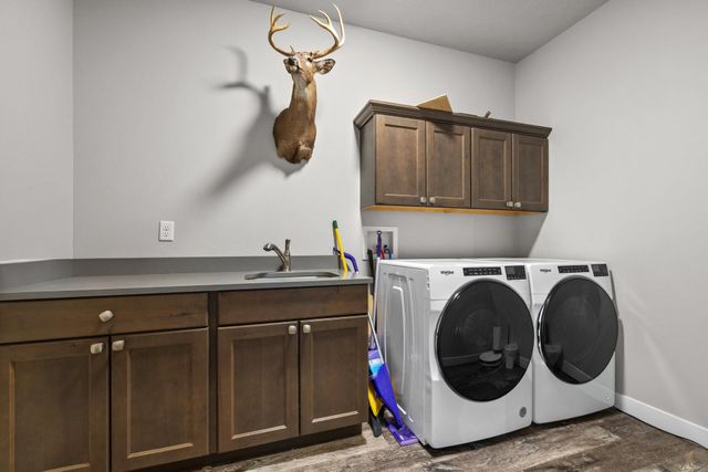 186 Mulberry Loop NE, Minot, ND 58703