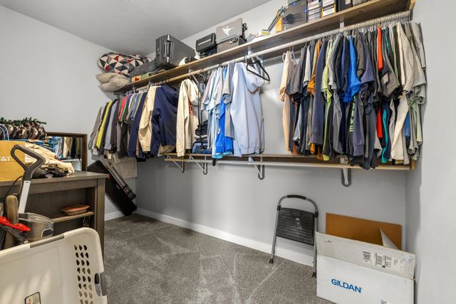 186 Mulberry Loop NE, Minot, ND 58703