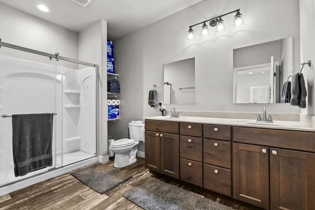 186 Mulberry Loop NE, Minot, ND 58703