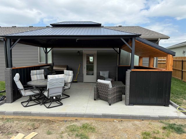 186 Mulberry Loop NE, Minot, ND 58703