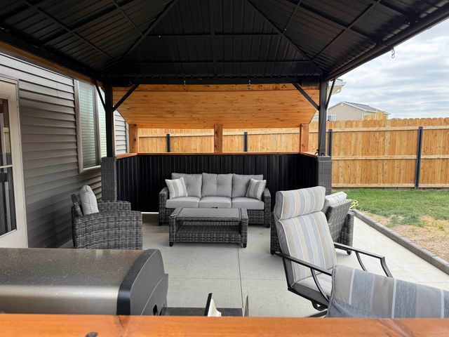 186 Mulberry Loop NE, Minot, ND 58703