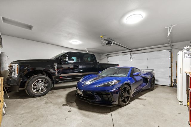 186 Mulberry Loop NE, Minot, ND 58703