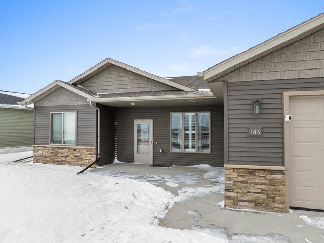 186 Mulberry Loop NE, Minot, ND 58703