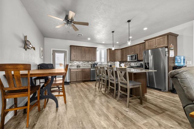 186 Mulberry Loop NE, Minot, ND 58703