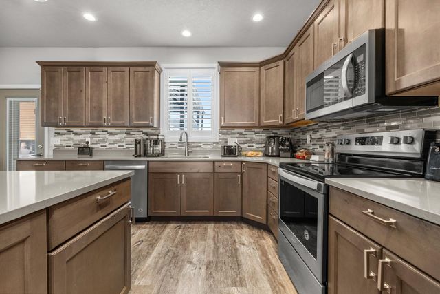 186 Mulberry Loop NE, Minot, ND 58703