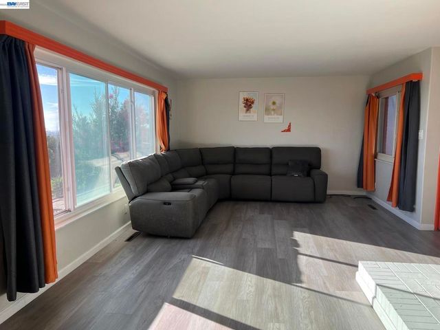 2317 Prosperity Way, San Leandro, CA 94578