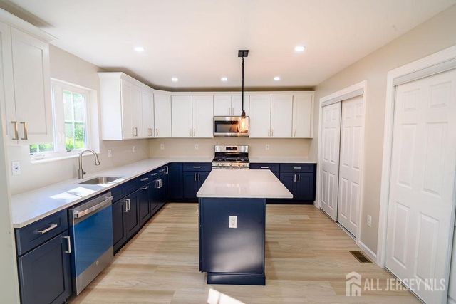10-B Delar Parkway B, Franklin Twsp, NJ 08823