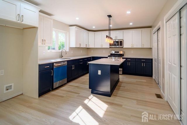 10-B Delar Parkway B, Franklin Twsp, NJ 08823