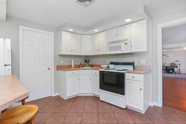 132 Merrimac Drive, Trumbull, CT 06611