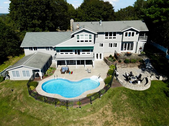 132 Merrimac Drive, Trumbull, CT 06611