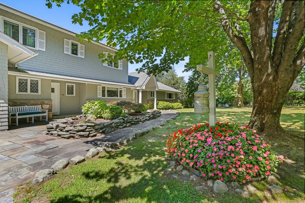 132 Merrimac Drive, Trumbull, CT 06611