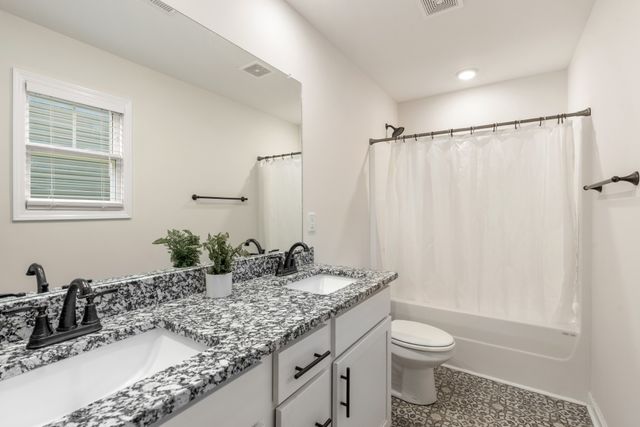 412 Hillside Dr, Clarksville, TN 37040