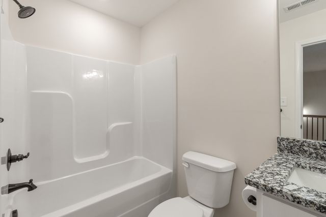 412 Hillside Dr, Clarksville, TN 37040