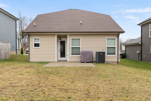 412 Hillside Dr, Clarksville, TN 37040