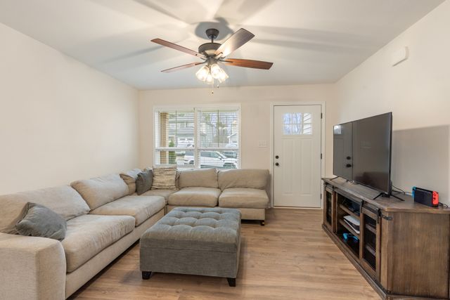 412 Hillside Dr, Clarksville, TN 37040