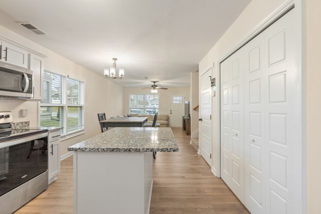 412 Hillside Dr, Clarksville, TN 37040