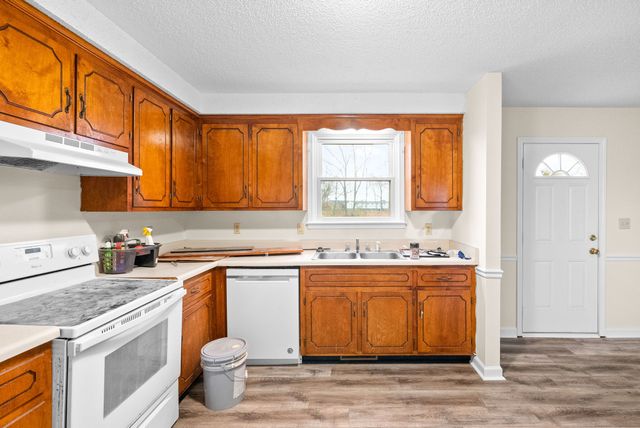 3370 Mallard Dr, Clarksville, TN 37042